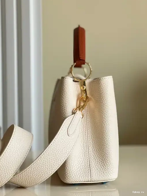 LOUIS VUITTON CAPUCINES BB 0327